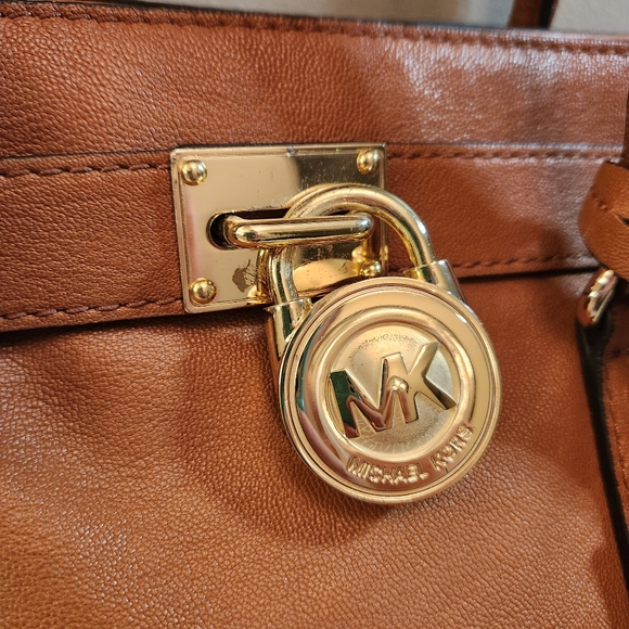 Michael Kors Hamilton Brown Saffiano Medium Satchel Shoulder Handbag Purse - Picture 2 of 13